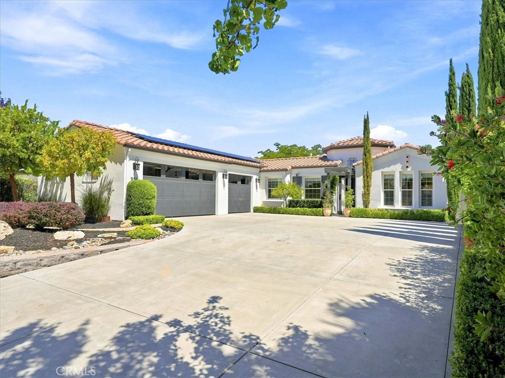 951 Vista Cerro Dr, Paso Robles, CA 93446