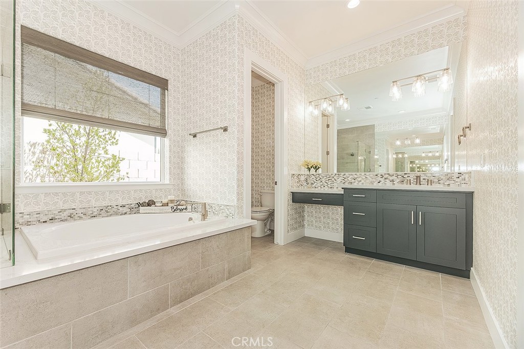2825 E Beech Tree, Clovis, CA 93619