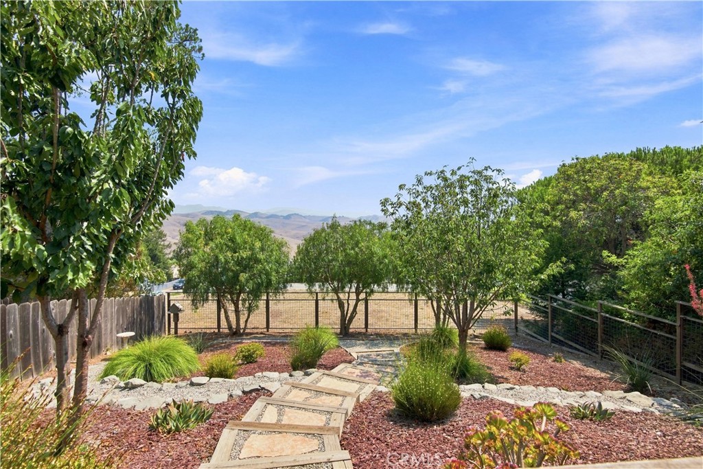 1716 Pineridge Dr, Cambria, CA 93428