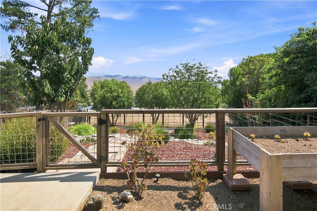 1716 Pineridge Dr, Cambria, CA 93428