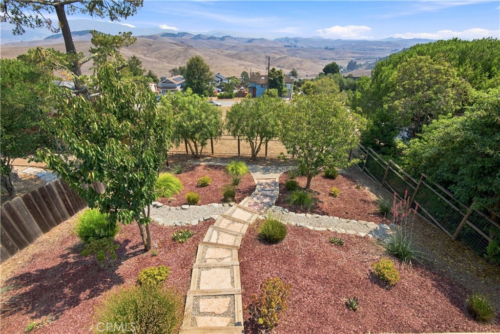 1716 Pineridge Dr, Cambria, CA 93428