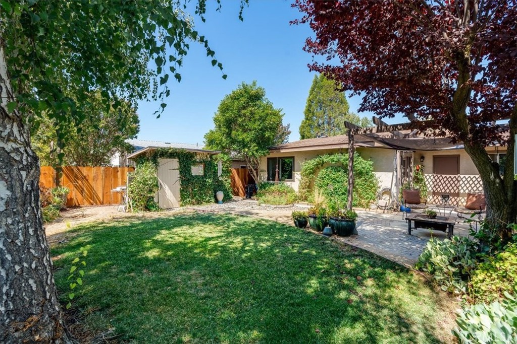 722 Deerfield Ln, Paso Robles, CA 93446