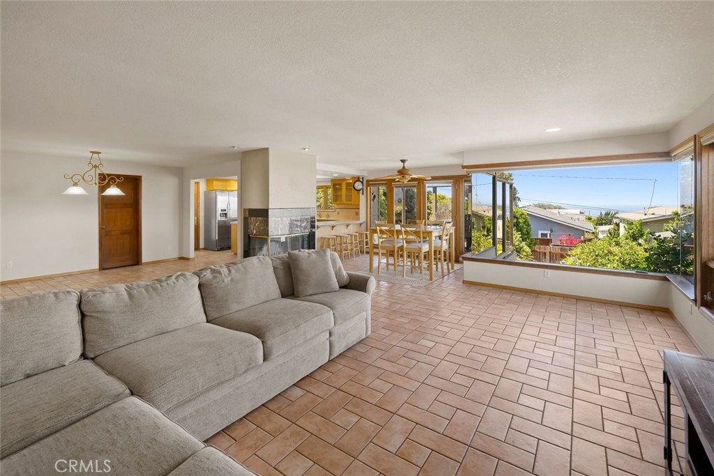 409 Tulare Avenue, Morro Bay, CA 93442
