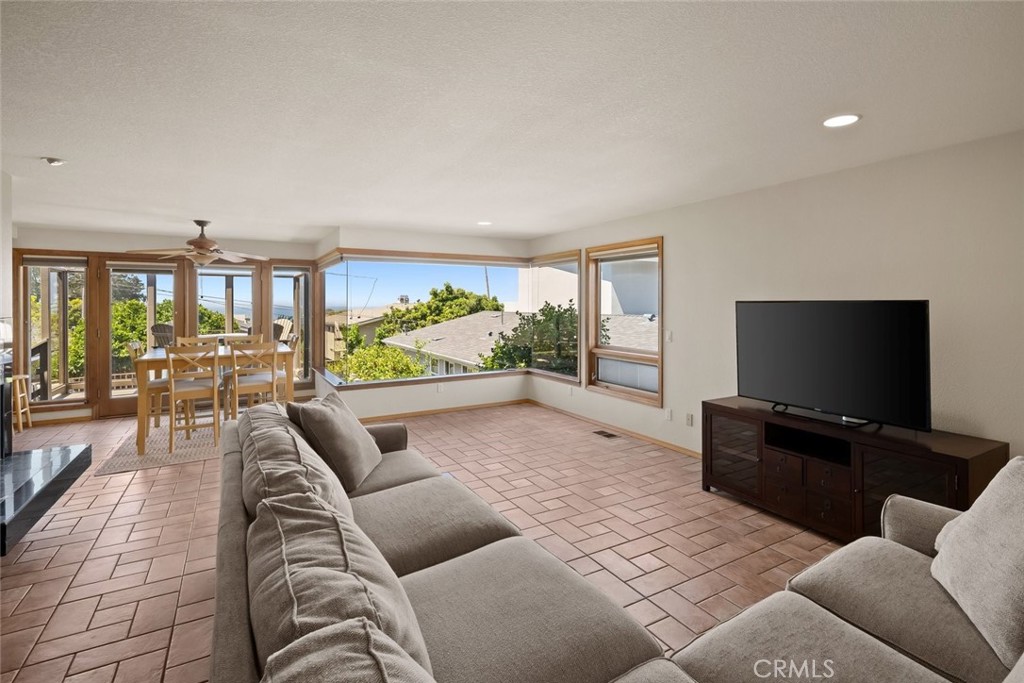 409 Tulare Avenue, Morro Bay, CA 93442