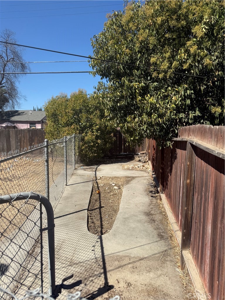 1143 E Simpson, Fresno, CA 93704