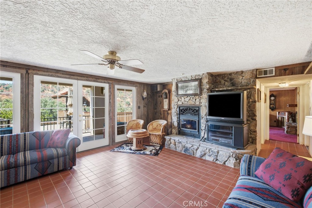 9836 Hwy 155, Glennville, CA 93226