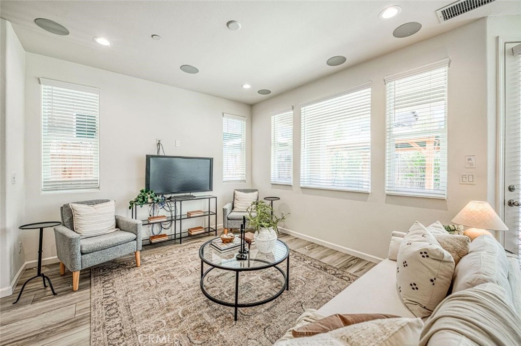 876 W Winchell, Madera, CA 93636