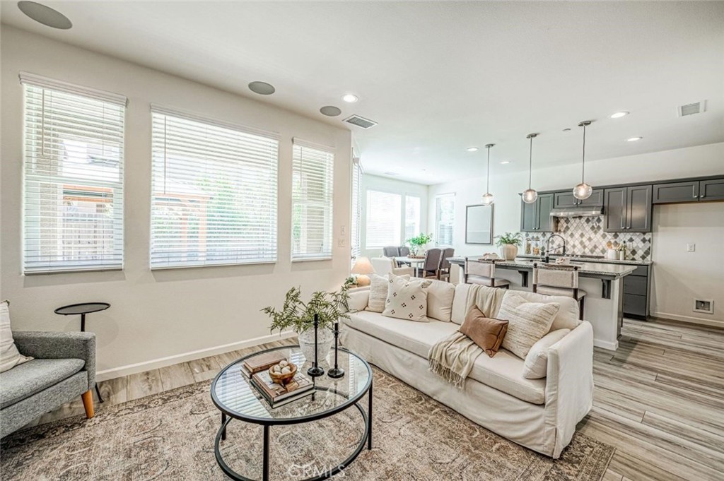 876 W Winchell, Madera, CA 93636