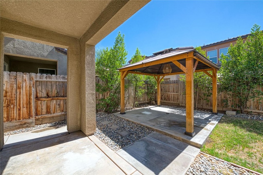 876 W Winchell, Madera, CA 93636