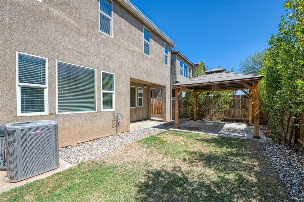 876 W Winchell, Madera, CA 93636