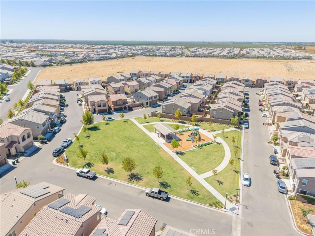 876 W Winchell, Madera, CA 93636