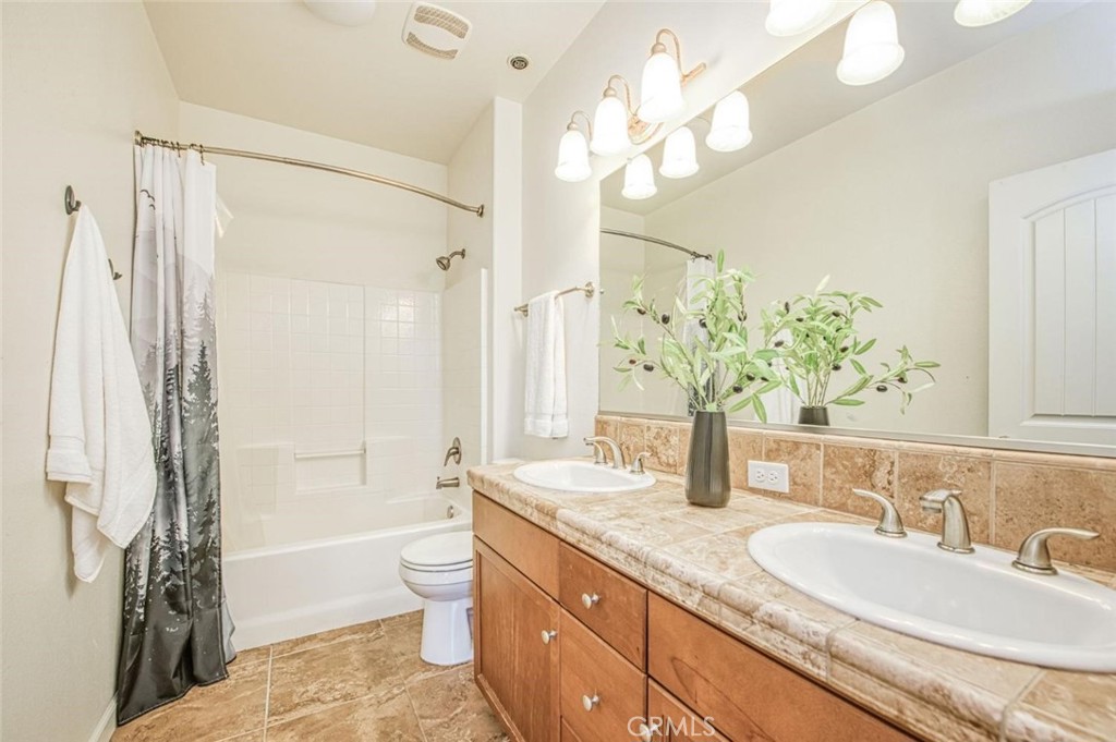 3727 Chessa, Clovis, CA 93619