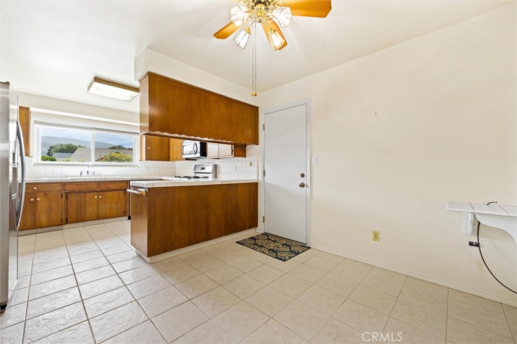 1284 Oceanaire Dr, San Luis Obispo, CA 93405