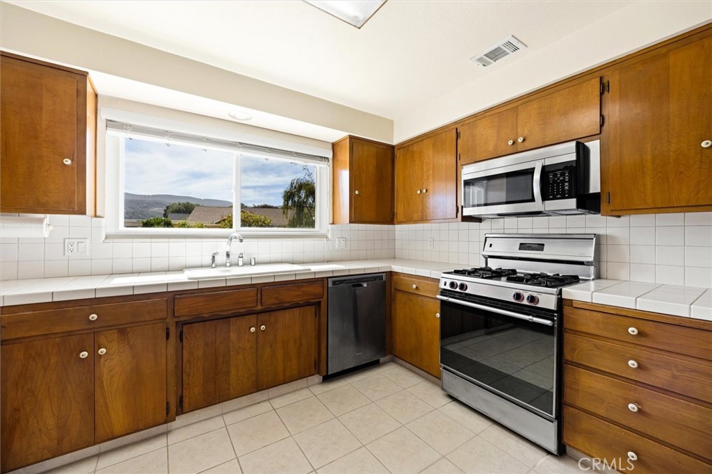 1284 Oceanaire Dr, San Luis Obispo, CA 93405