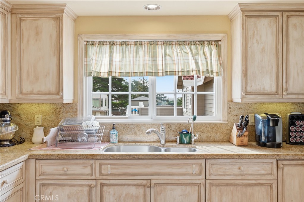 310 Cambridge St, Cambria, CA 93428