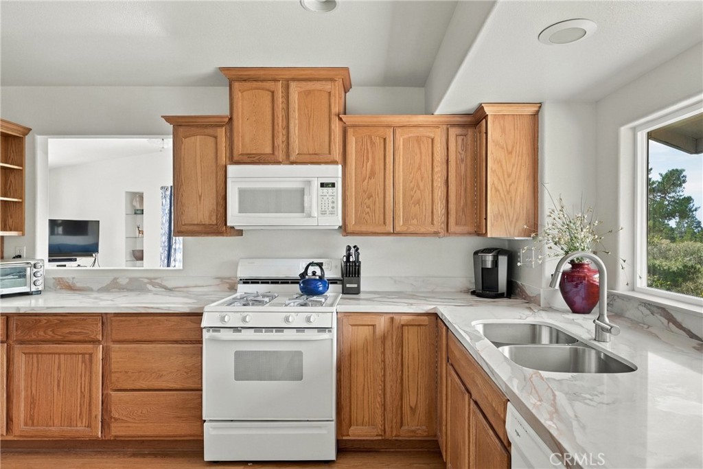 2050 Pierce Ave, Cambria, CA 93428