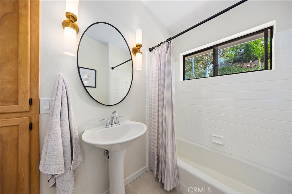 957 Skyline Dr, San Luis Obispo, CA 93405