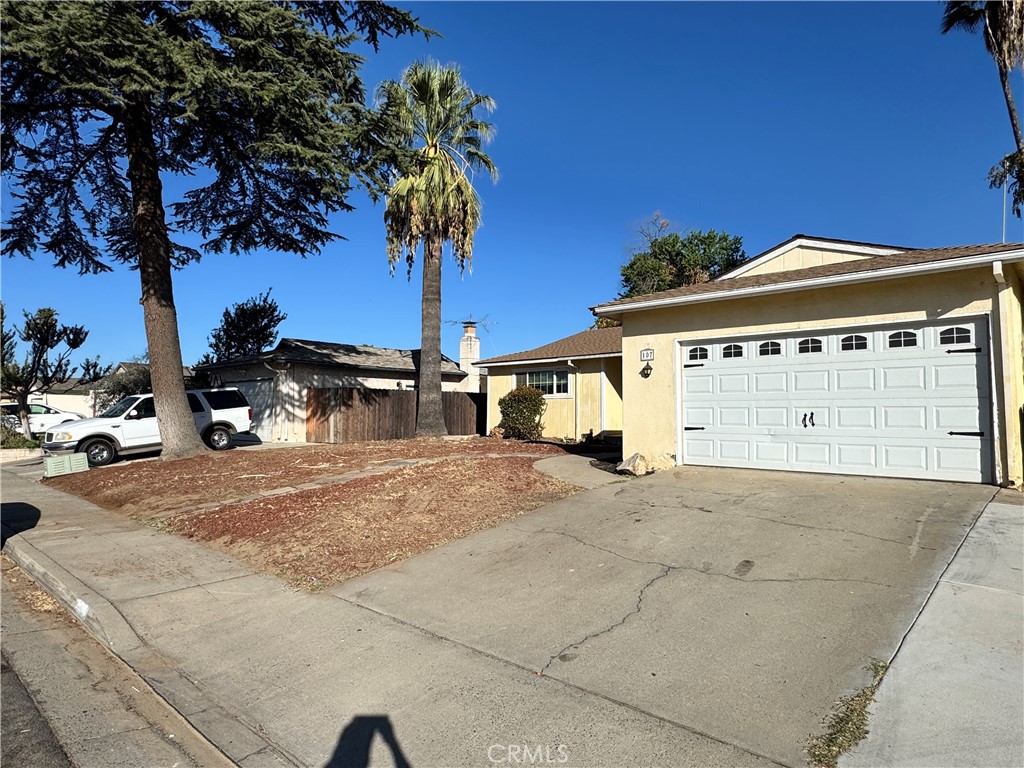 107 W Richert, Clovis, CA 93612