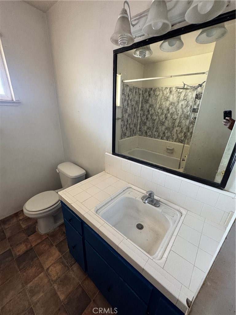 107 W Richert, Clovis, CA 93612