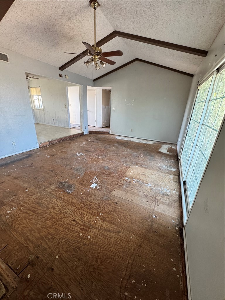 107 W Richert, Clovis, CA 93612