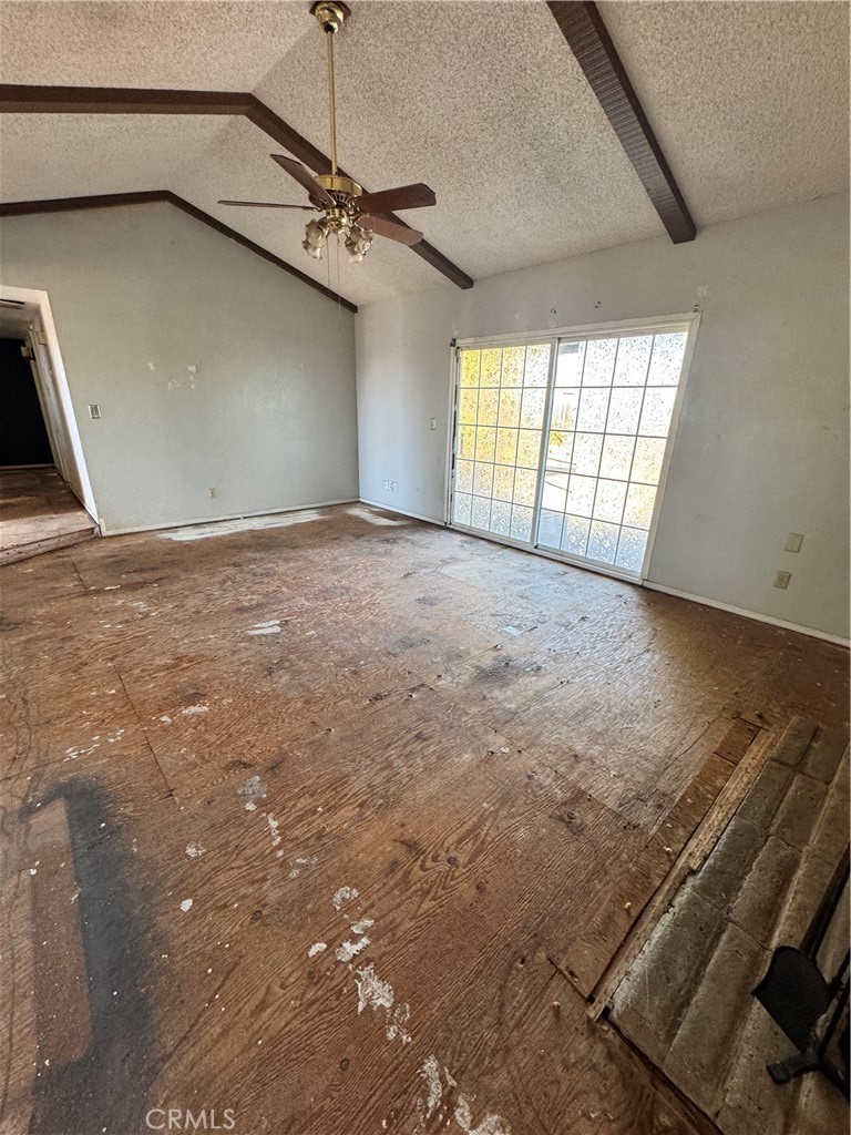 107 W Richert, Clovis, CA 93612