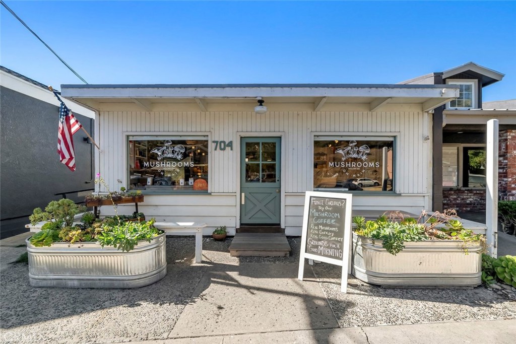 704 Main, Cambria, CA 93428