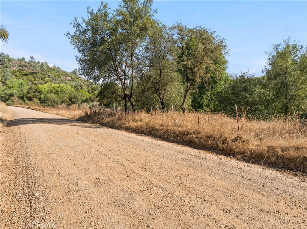 8321 Hunters Valley Rd, Mariposa, CA 95338