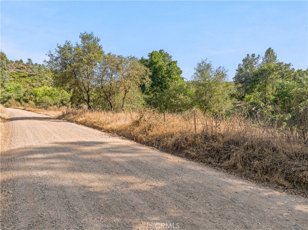 8321 Hunters Valley Rd, Mariposa, CA 95338