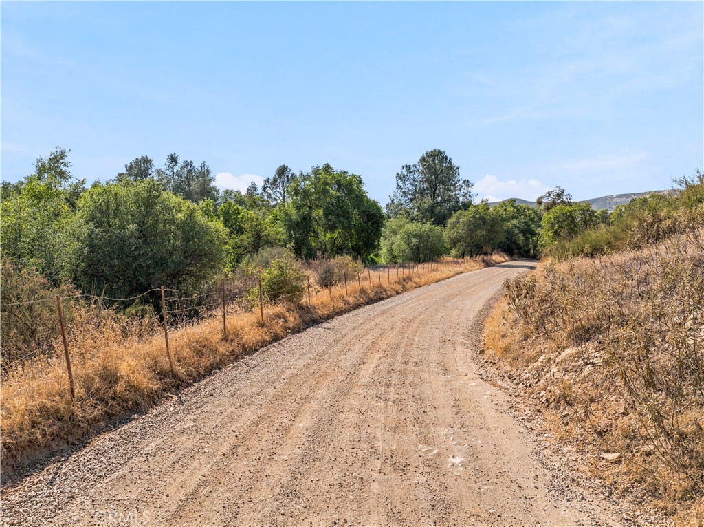 8321 Hunters Valley Rd, Mariposa, CA 95338