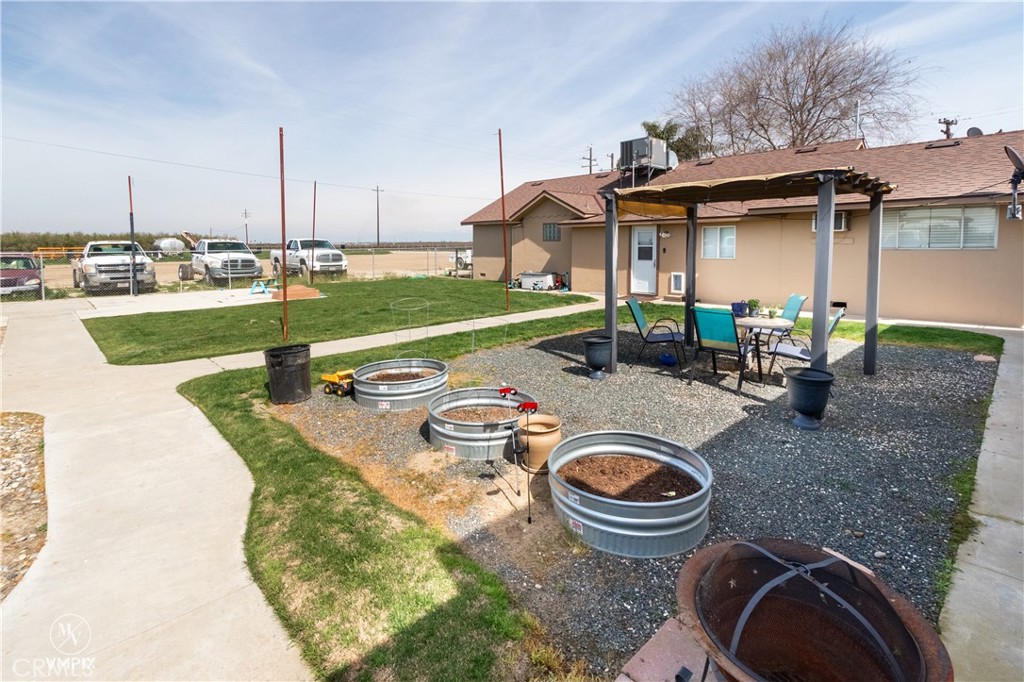 11697 Melcher Rd, Mcfarland, CA 93250