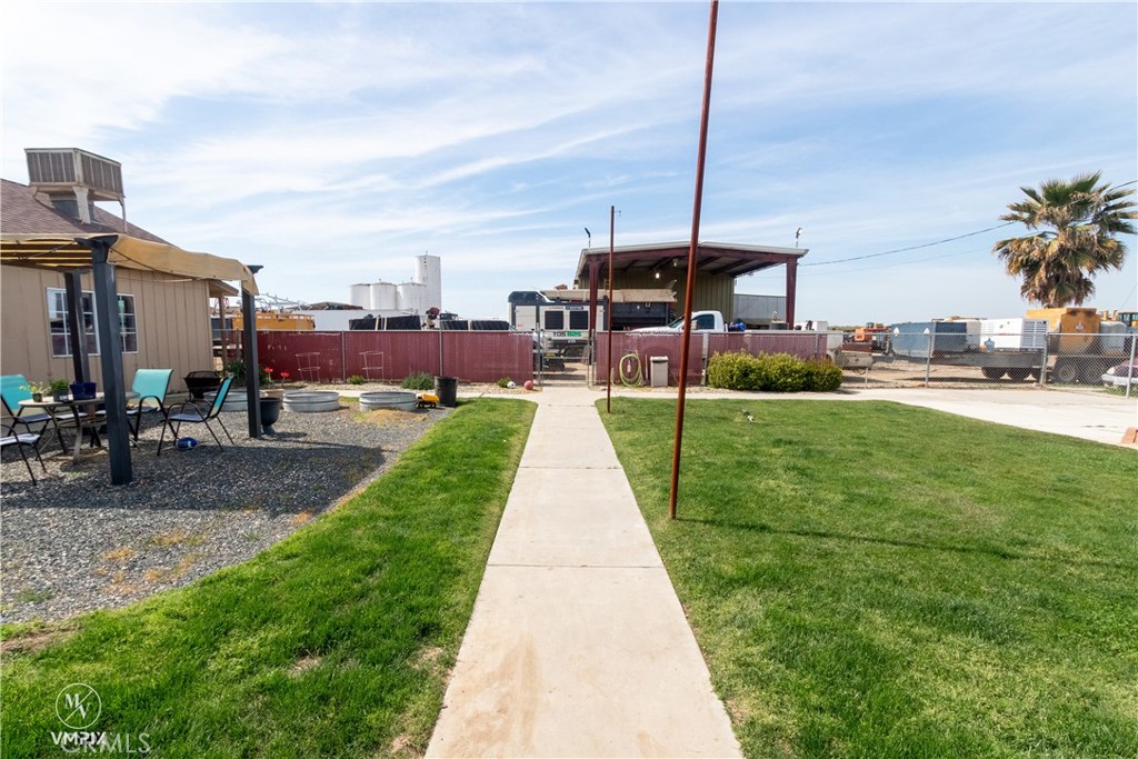 11697 Melcher Rd, Mcfarland, CA 93250