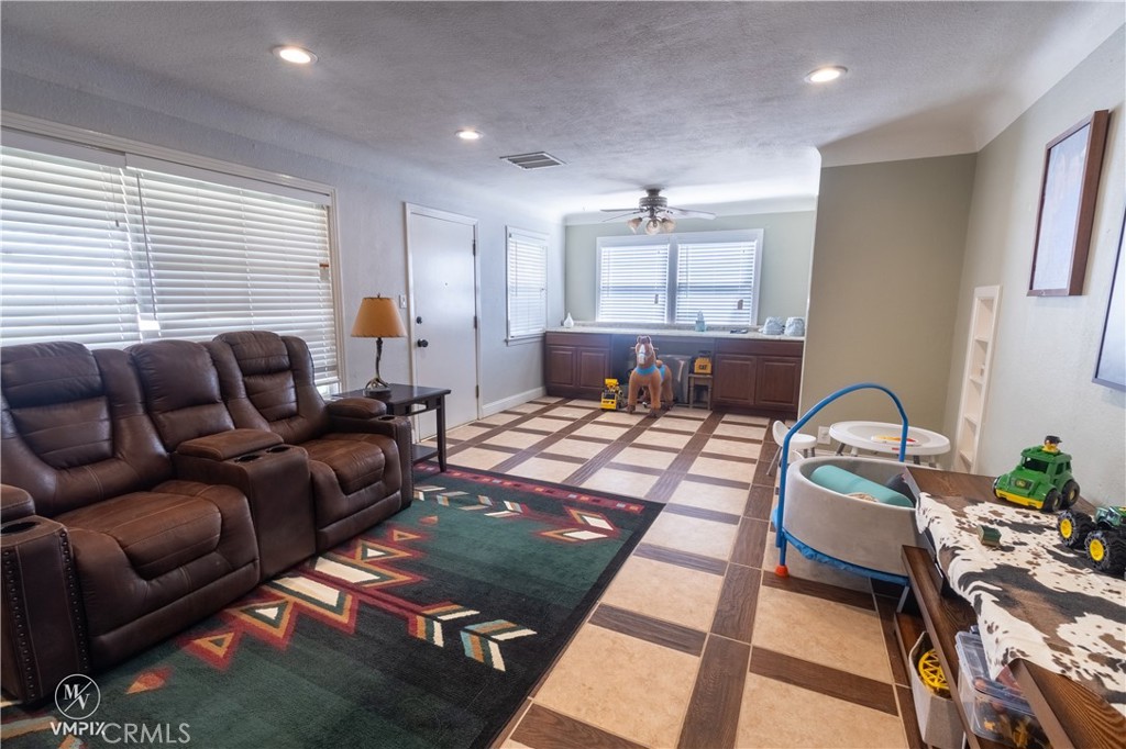 11697 Melcher Rd, Mcfarland, CA 93250