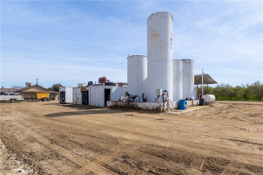 11697 Melcher Rd, Mcfarland, CA 93250