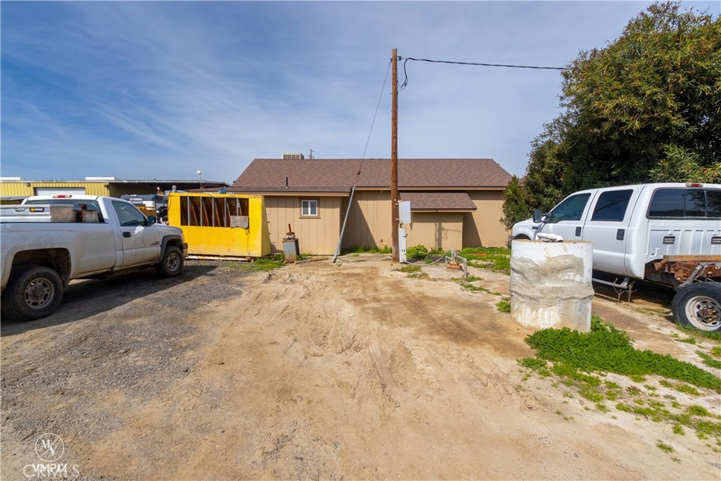 11697 Melcher Rd, Mcfarland, CA 93250