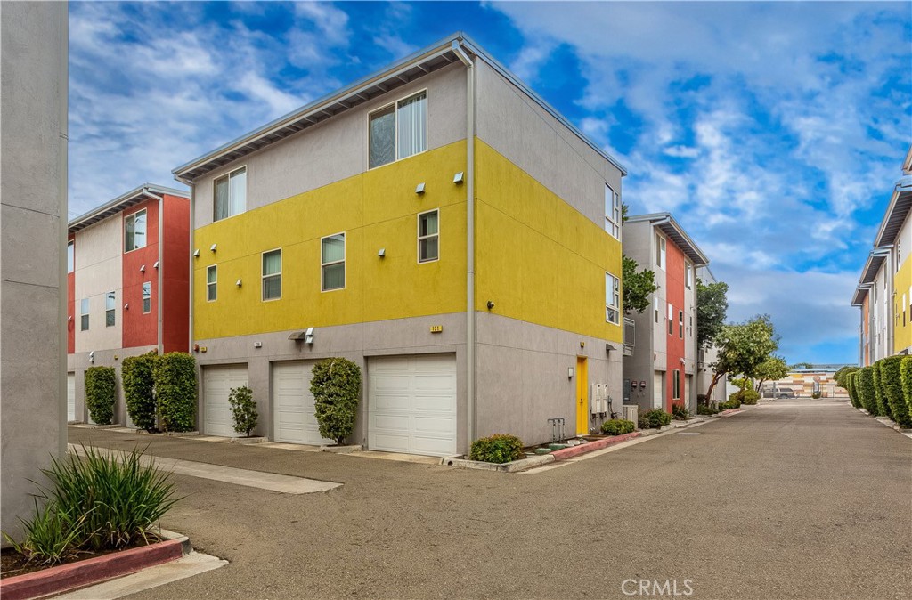 1759 Fulton, Fresno, CA 93721