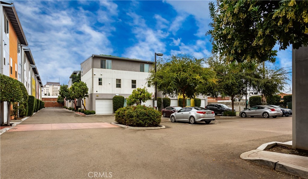 1759 Fulton, Fresno, CA 93721