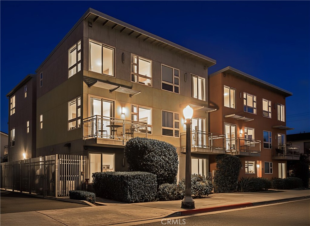 1759 Fulton, Fresno, CA 93721