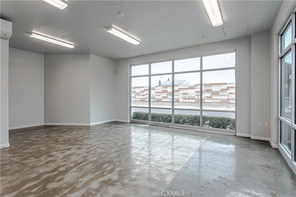 1759 Fulton, Fresno, CA 93721