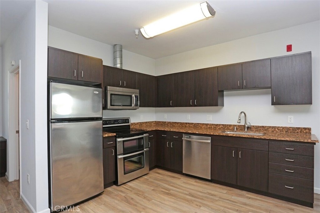 1759 Fulton, Fresno, CA 93721