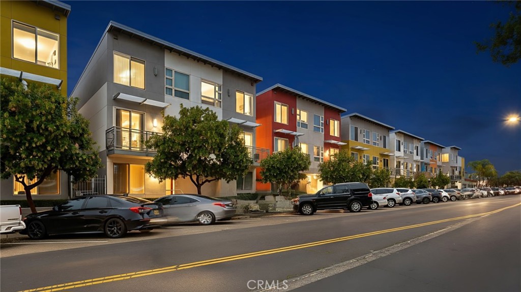 1759 Fulton, Fresno, CA 93721