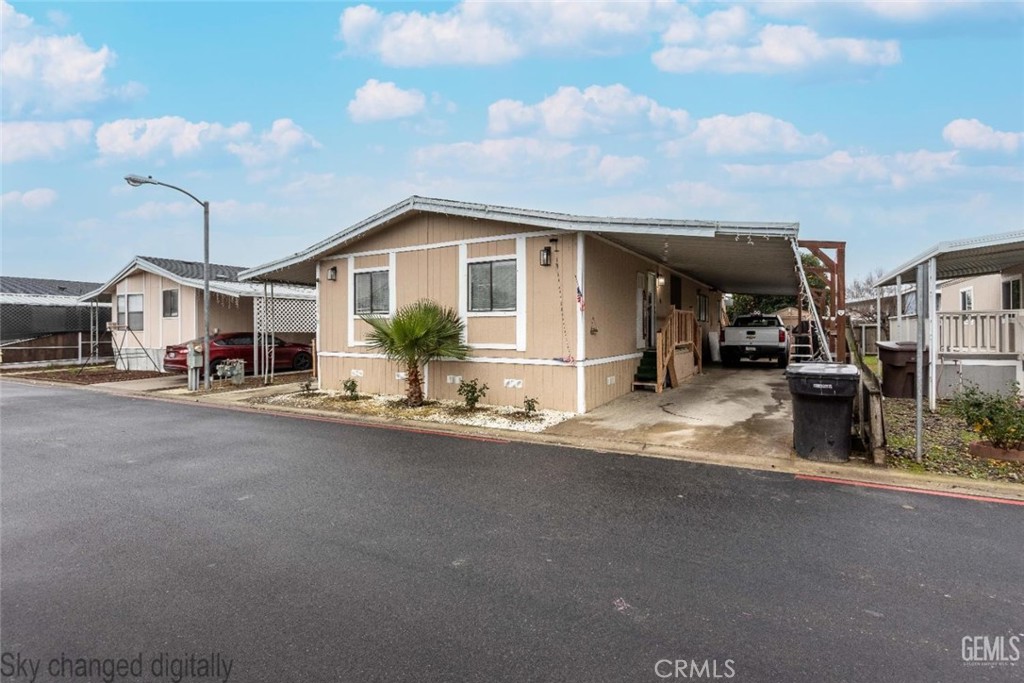 975 N H #41, Tulare, CA 93274