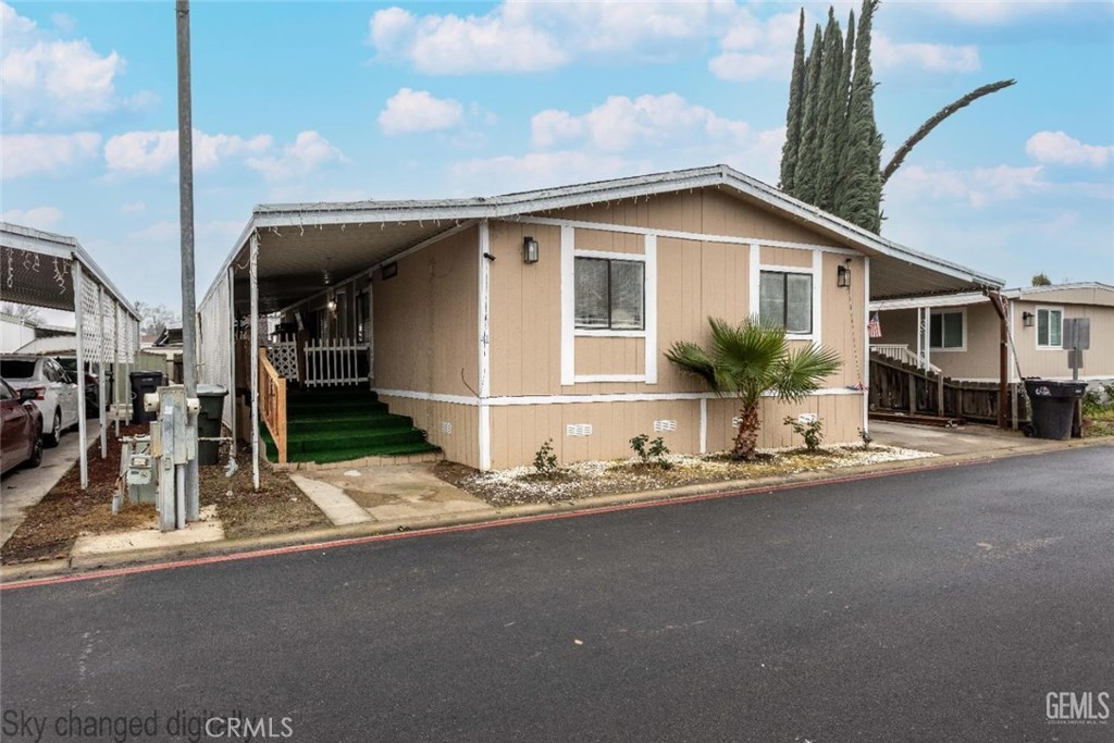 975 N H #41, Tulare, CA 93274