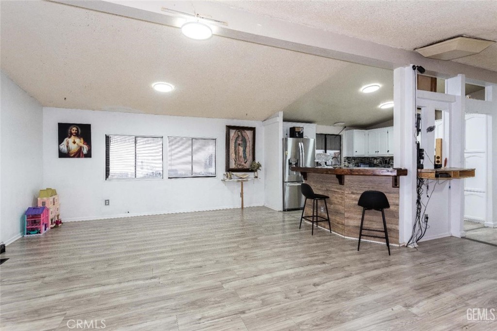 975 N H #41, Tulare, CA 93274