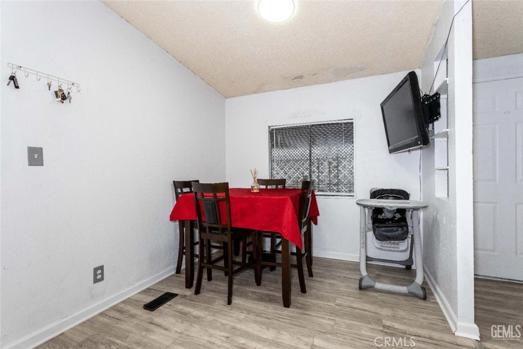 975 N H #41, Tulare, CA 93274