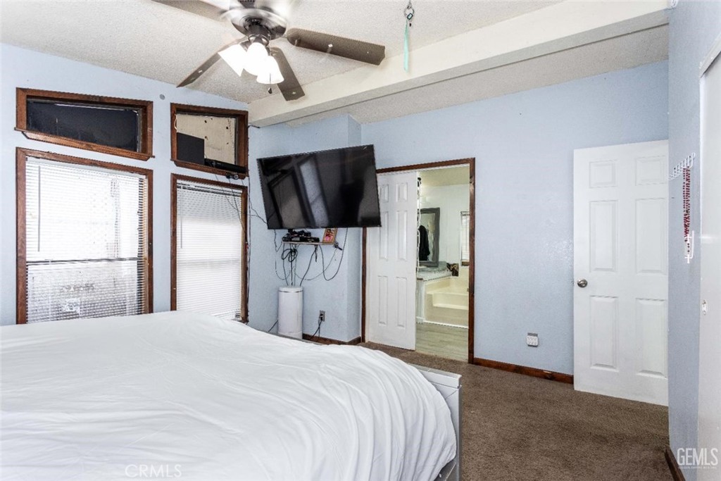 975 N H #41, Tulare, CA 93274