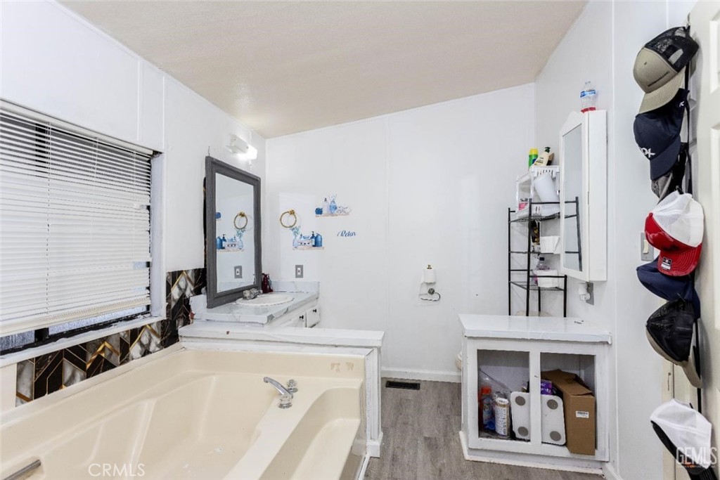 975 N H #41, Tulare, CA 93274