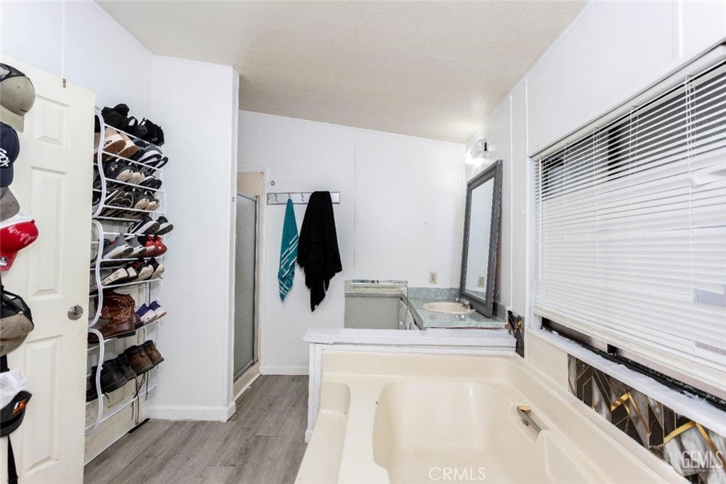 975 N H #41, Tulare, CA 93274