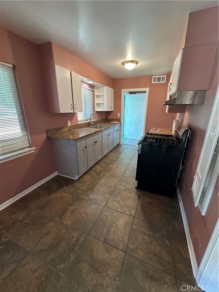 4702 N Fruit Ave, Fresno, CA 93705