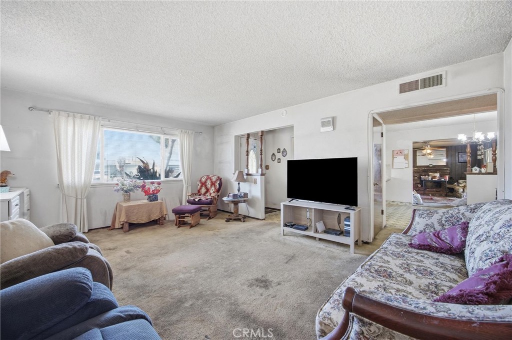 334 N Argyle St, Porterville, CA 93257