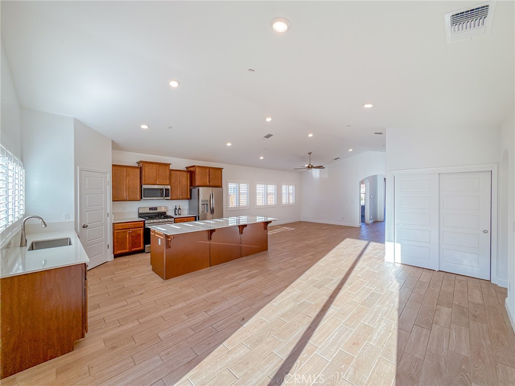 3317 WHISPERING BRK LANE, Shafter, CA 93263